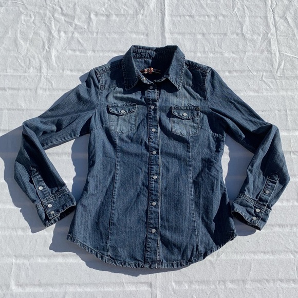 ☀️4/25 Makers of True Originals ‘Sheana’ Shirt - Picture 4 of 12